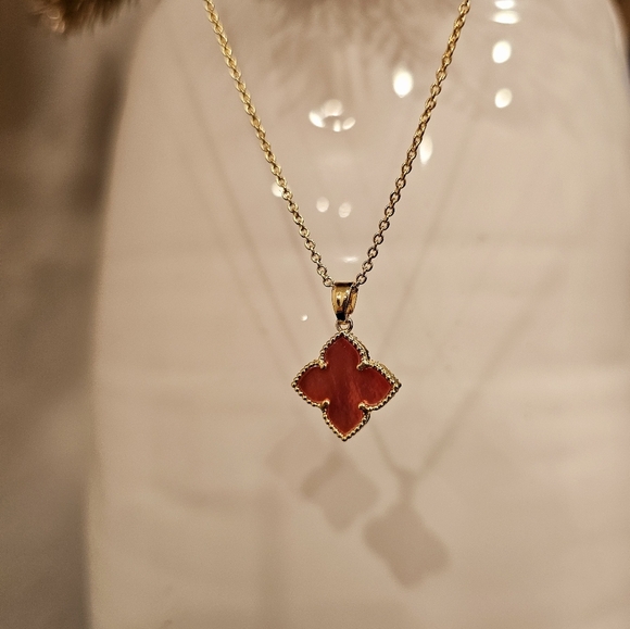 ADORNIA mother of pearl flower pendant necklace. - Picture 4 of 5